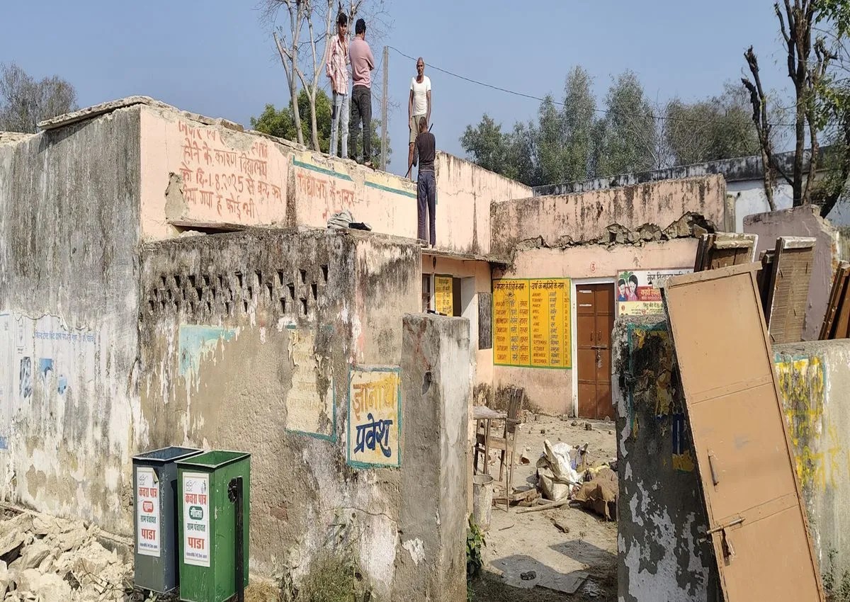साहिबाबाद (बिहाड़ी) के जर्जर प्राथमिक विद्यालय भवन को ध्वस्त करने का कार्य शुरू