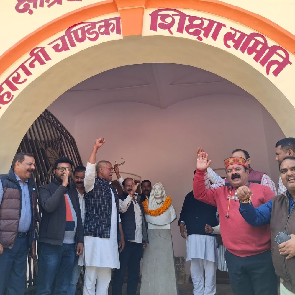 यूजीसी रेग्युलेशन 2026 के विरोध में वाहन जुलूस:देवरिया में महापंचायत से पहले सांसद आवास पर नारेबाजी