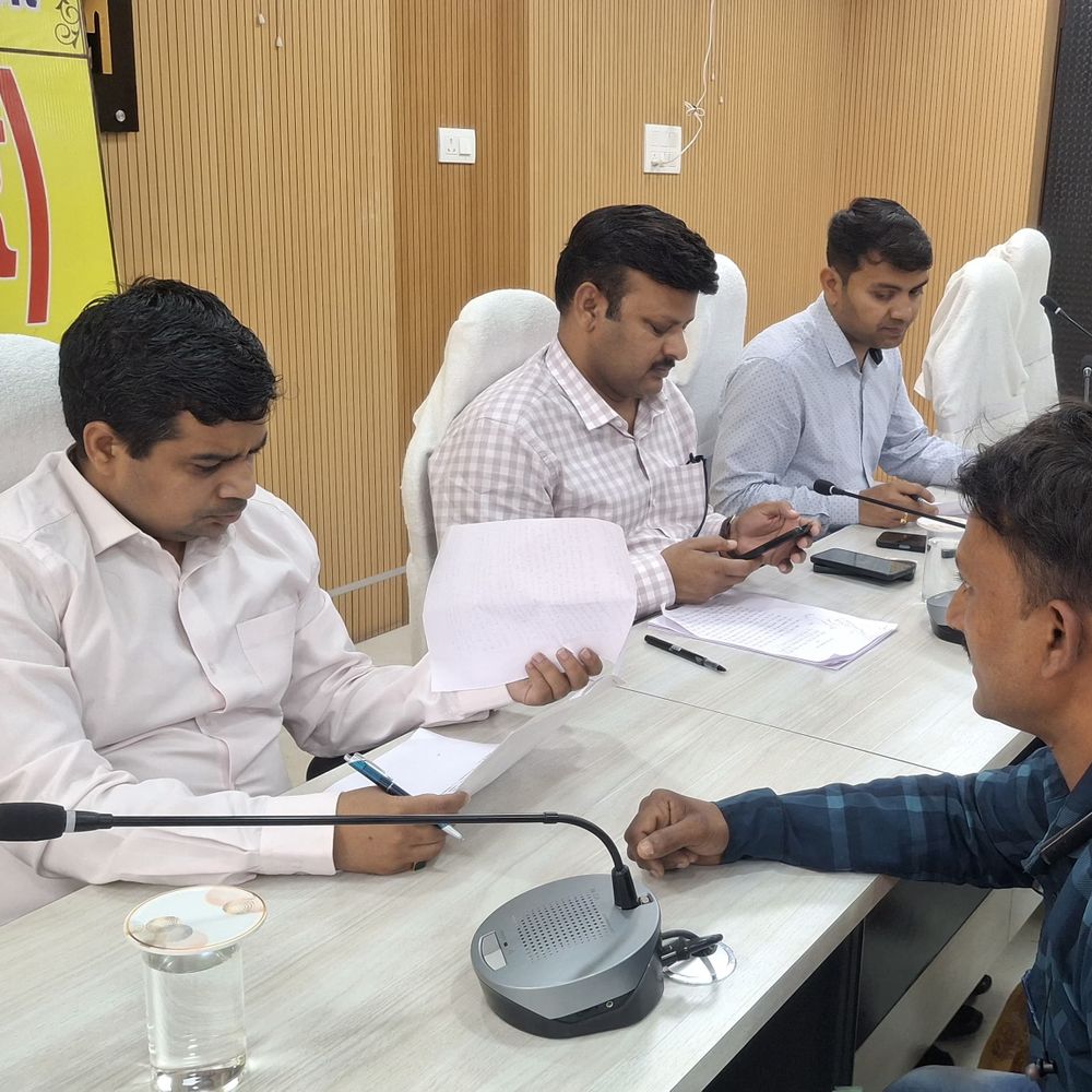 समस्याओं का समयबद्ध समाधान प्राथमिकता-DM:सुपौल में सुनी 72 फरियादें, भूमि विवाद-सामाजिक सुरक्षा और राजस्व के आए मामले