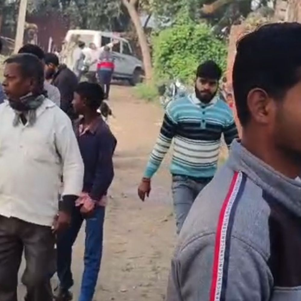 तालाब में 12 घंटे बाद उतराता मिला युवती का शव:मिर्जापुर पुलिस ने पोस्टमॉर्टम को भेजा, लंबे समय से मायके में रहती थी