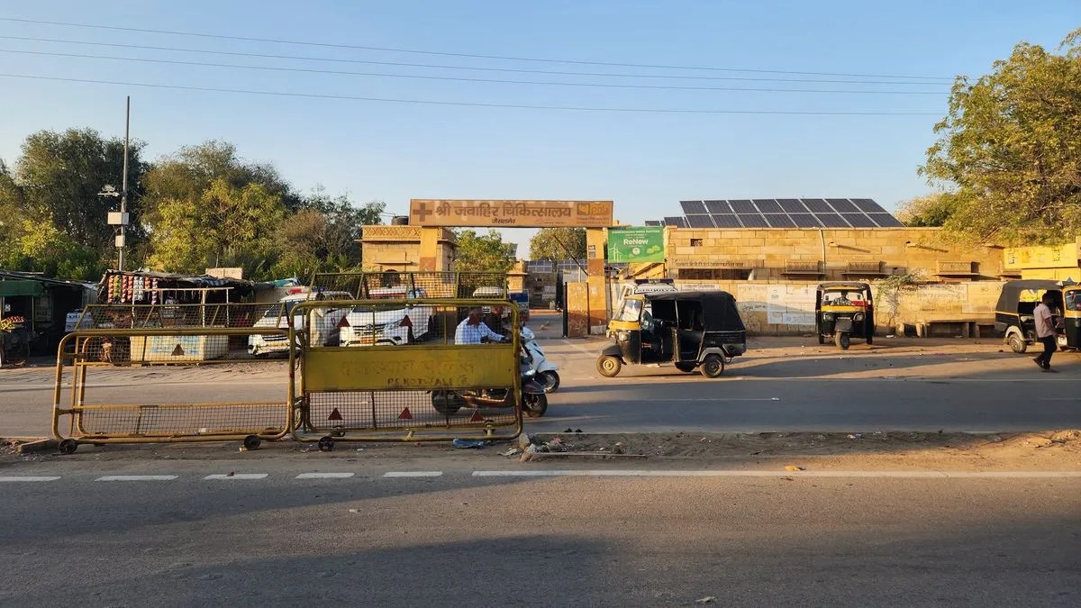 जैसलमेर: हनुमान चौराहा-कलेक्ट्रेट मार्ग पर ऊंचे डिवाइडर बनेंगे संकट की दीवार, हर दिन 20 हजार होंगे परेशान