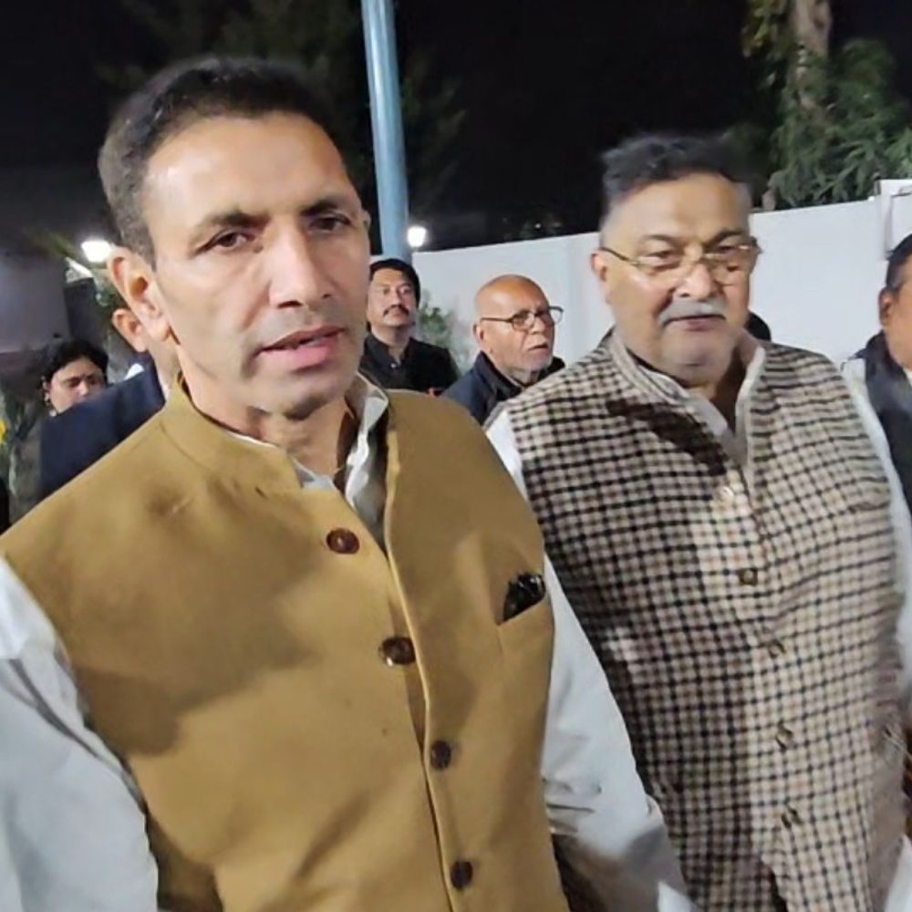 ‘भाजपा नेताओं के आपत्तिजनक वीडियो वायरल हो रहे’:छतरपुर में पटवारी बोले-; कलेक्टर रिश्वत ले रहे, सीएम चुप हैं