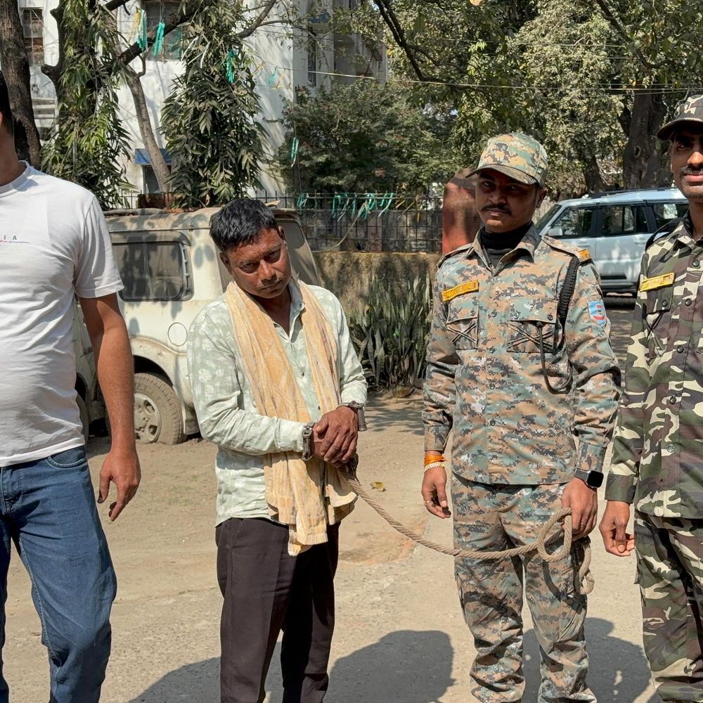 धनबाद के पलानी में नकली शराब बरामद:उत्पाद विभाग की छापेमारी में एक गिरफ्तार, 25 हजार रुपए की शराब बरामद