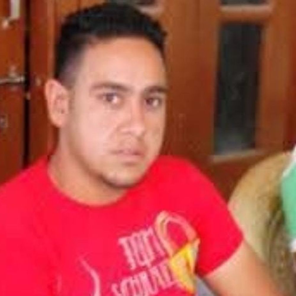 होशियारपुर में पेड़ से टकराई कार, एक की मौत:सरपंच समेत 3 घायल; गांव बैंचा के पास बेकाबू हुई गाड़ी