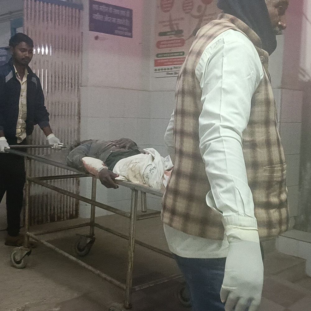 जमुई में अज्ञात गाड़ी ने व्यक्ति को रौंदा, घायल:गंभीर हालत में पटना रेफर, पुलिस पहचान में जुटी