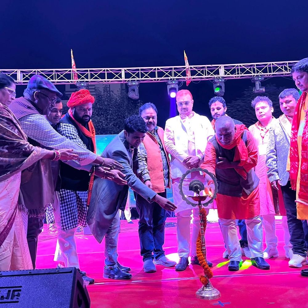 महाशिवरात्रि पर सीवान में सांस्कृतिक कार्यक्रम का आयोजन:DM ने किया उद्घाटन, स्वाति मिश्रा के गीतों पर झूमे श्रद्धालु