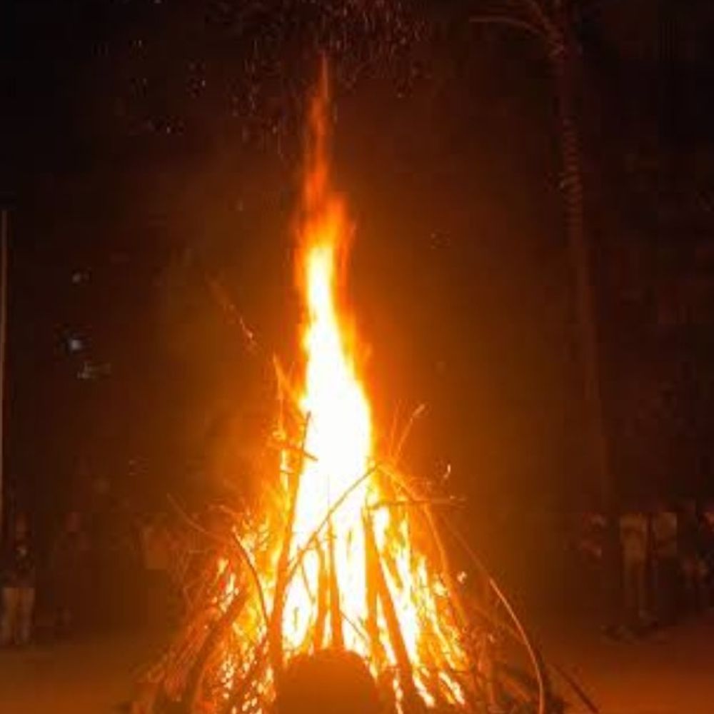 होलिका दहन 2 मार्च की आधी रात को:रंगों की होली 4 मार्च को, भद्रा और ग्रहण के कारण बदली तिथि