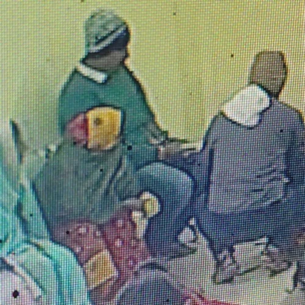 बिहार ग्रामीण बैंक में महिला से 28 हजार की ठगी:नया टोला शाखा में हुई वारदात, CCTV में कैद हुए ठग