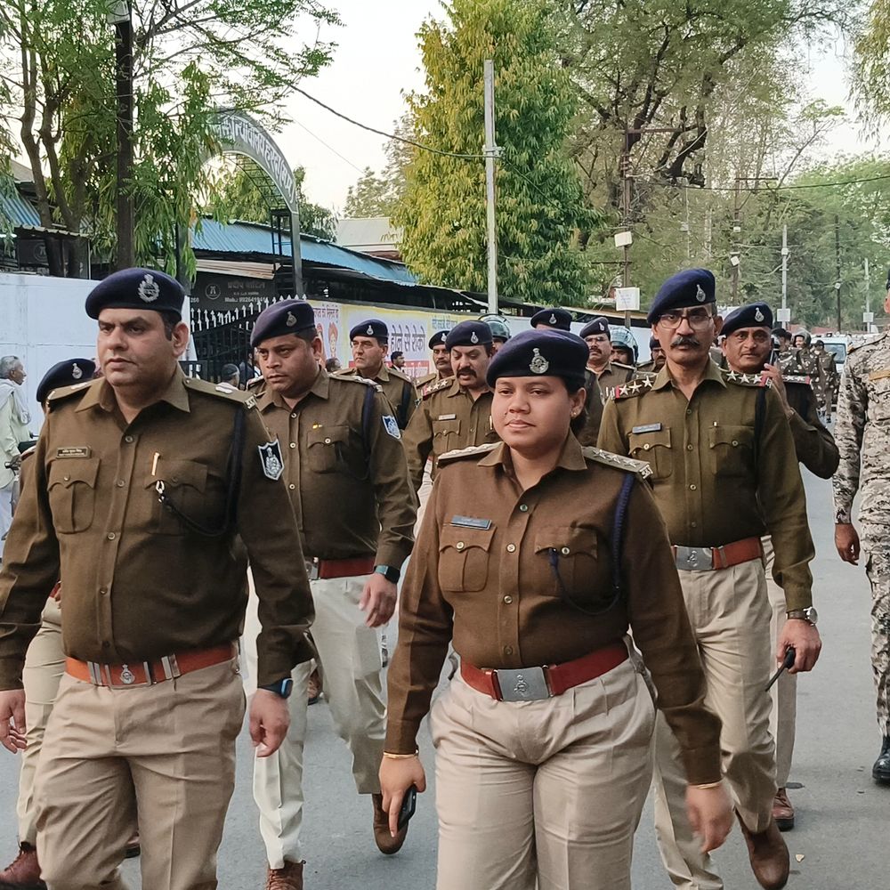 सोशल मीडिया पर गलत और भ्रामक जानकारी पर होगी कार्रवाई:हरदा में पुलिस का फ्लैग मार्च, कानून व्यवस्था बिगाड़ने पर होगा एक्शन