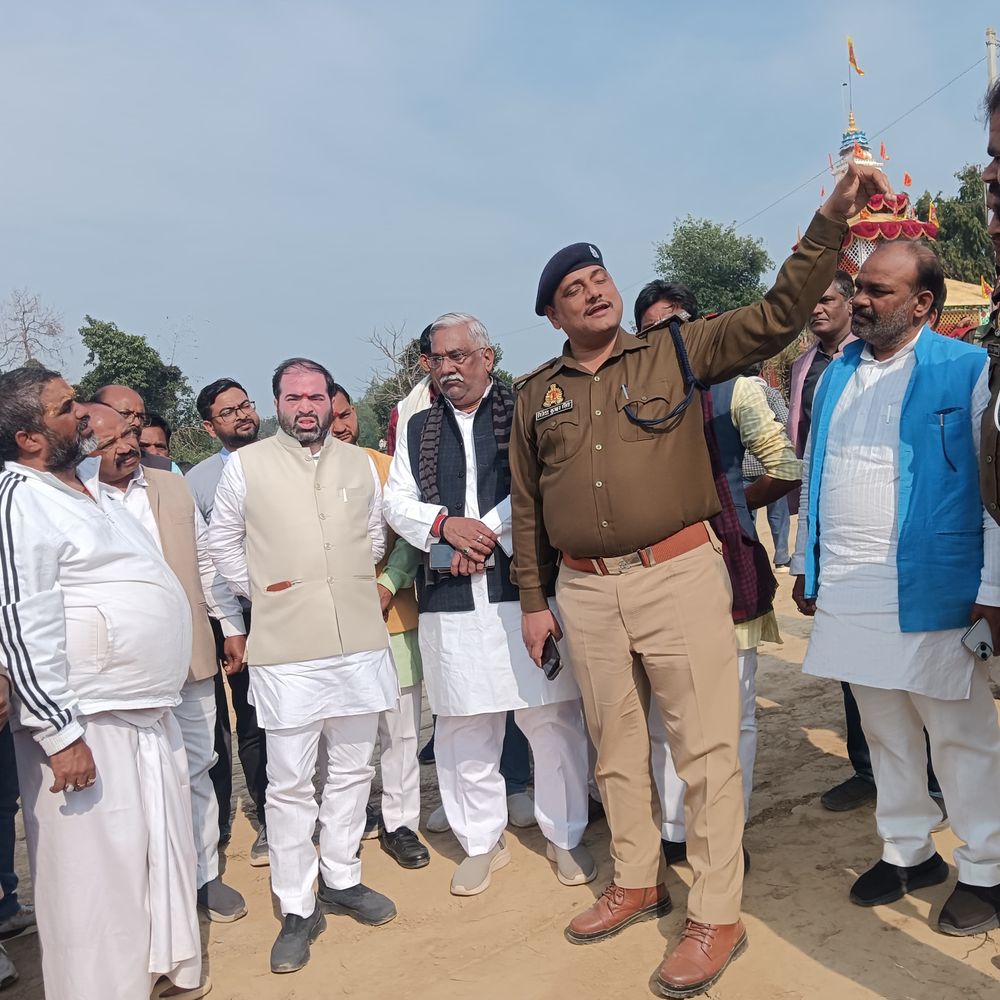 सीएम योगी के आगमन को लेकर तैयारी तेज:मंत्री सतीश शर्मा ने दुलहदेपुर कुटी का किया निरीक्षण, समय पर काम खत्म करने के निर्देश