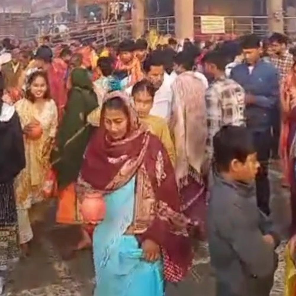 सुन्दरनाथ धाम में शिव-पार्वती विवाह के बाद जलाभिषेक:अररिया में ‘जल ढ़ड़ी’ के लिए उमड़ी भक्तों की भीड़, 4 दिन चलेगा अनुष्ठान