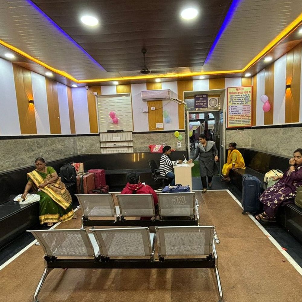 प्रदेश के 640 रेलवे स्टेशनों पर बनेंगे 1680 महिला शौचालय:चारबाग, आलमनगर समेत छोटे स्टेशनों पर सुविधाएं बढ़ेंगी, मई तक पूरा होगा काम