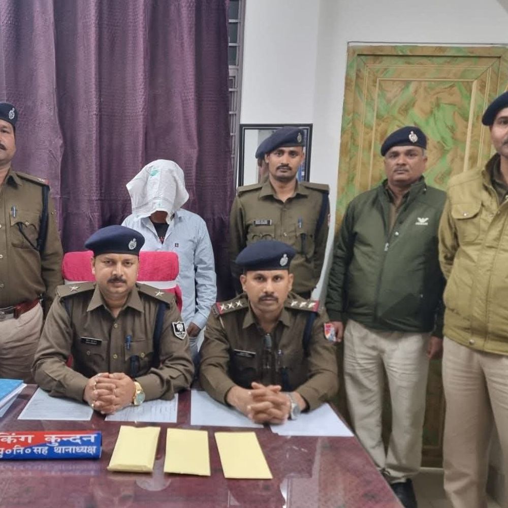 दरभंगा में धारदार हथियार के साथ बदमाश गिरफ्तार:कैश, मोबाइल, फाइटर और चाकू बरामद; लूट मामले में पहले जेल भी जा चुका है