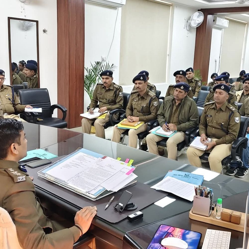 हॉस्टल-लॉज नियमित जांच-पड़ताल होगी:नशीले पदार्थों की बिक्री पर सख्त कार्रवाई, दरभंगा में मासिक अपराध गोष्ठी