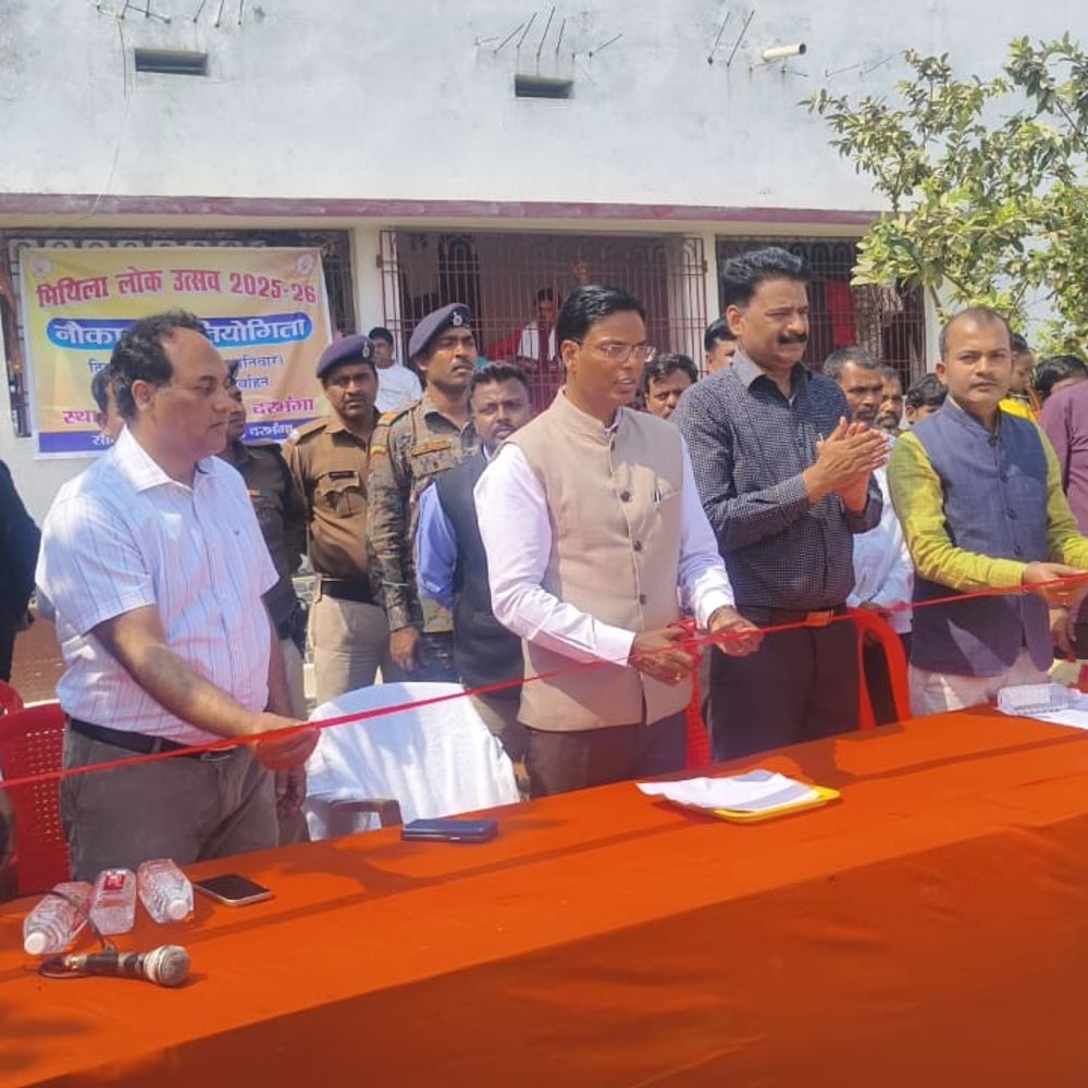 मिथिला लोक उत्सव 2025-26 का भव्य आगाज:दरभंगा के हराही तालाब में नौकायन प्रतियोगिता, प्रतिभागियों ने 640 मीटर की दूरी तय की