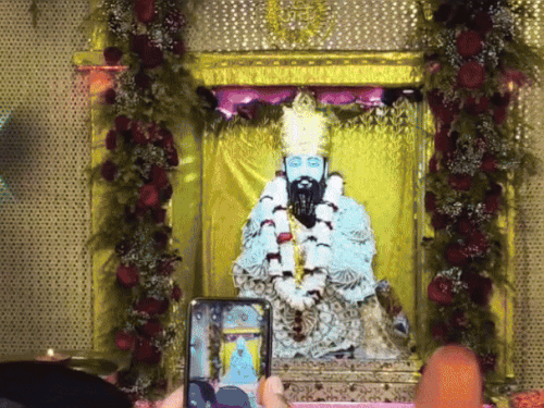 काशी में मनाया गया संत रविदास का जन्मोत्सव:5 लाख आस्थावानों ने किया दर्शन,मंदिर में गूंजा जयकारा, देखें तस्वीर