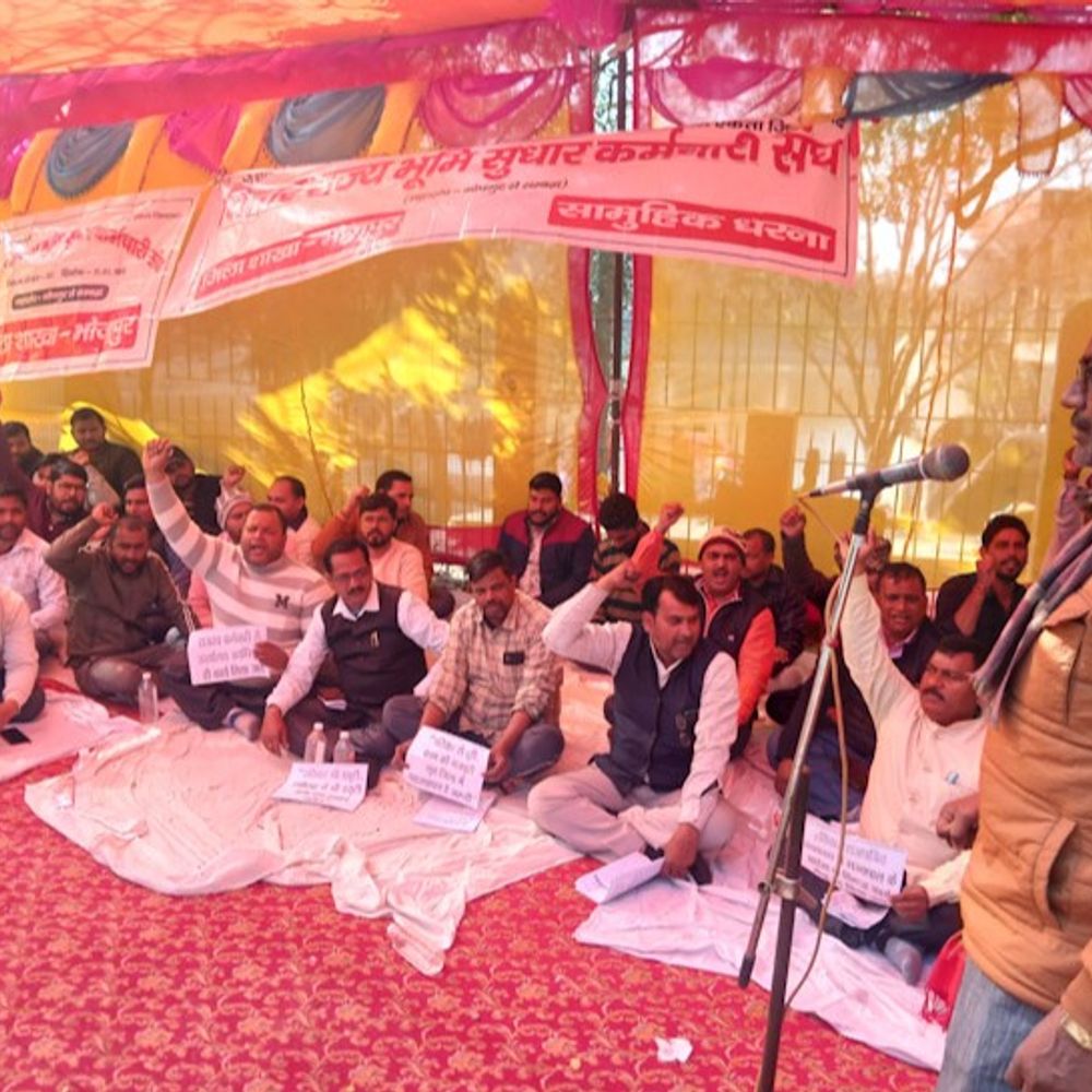 भोजपुर में राजस्व कर्मचारियों का एकदिवसीय धरना:कहा- 11 फरवरी से अनिश्चितकालीन हड़ताल करेंगे, 17 मांगों को पूरा करें