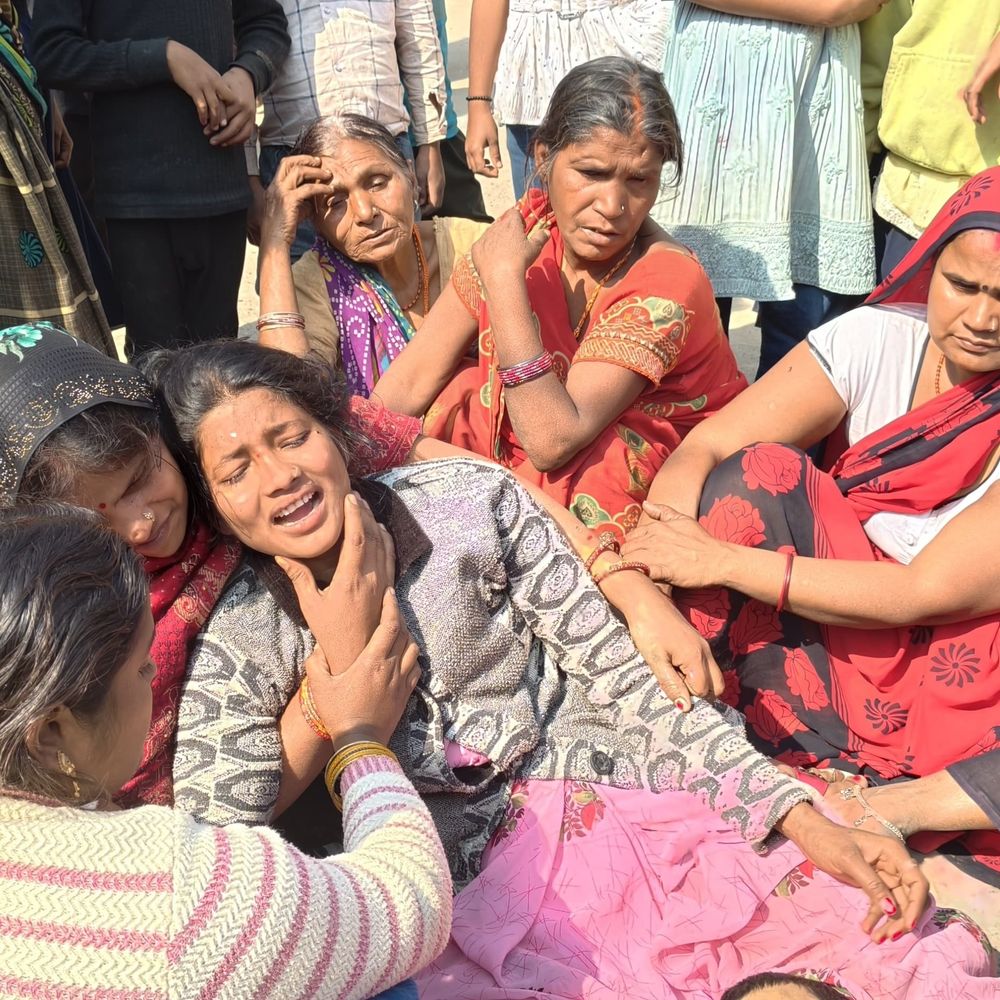 भोजपुर में मजदूर को लाठी-डंडे से पीटकर मार डाला:एक दिन पहले पड़ोसियों से हुई थी कहासुनी, घर की महिला को भी लात-घुसे से पीटा