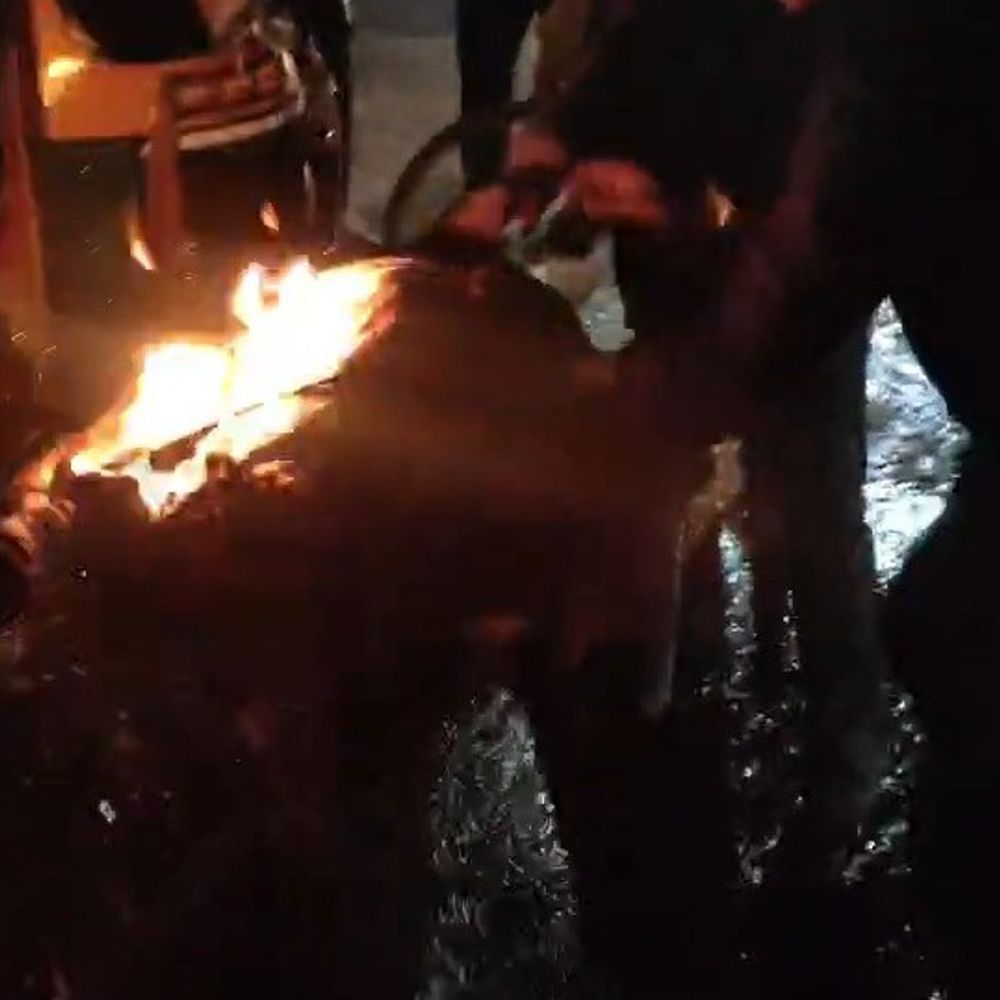 ऑटो चालक ने खुद पर पेट्रोल डालकर लगाई आग:ऑनलाइन चालान कटने से परेशान था; 65 फीसदी तक झुलसा, गंभीर हालत में पटना रेफर