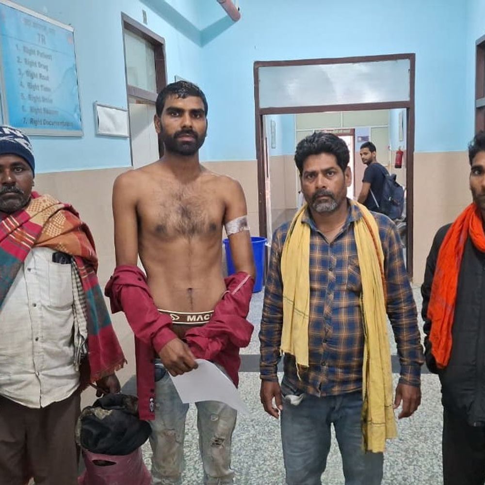 भोजपुर में डेढ़ फीट जमीन के विवाद में हिंसक झड़प:नशे की हालत में युवक पर जानलेवा हमला, पीठ और हाथ पर मारा चाकू