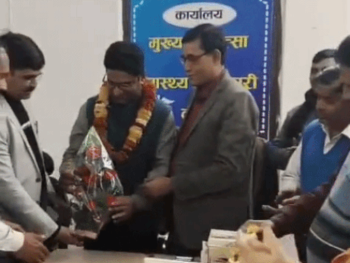 डिप्टी CMHO डॉ. महेंद्र सिंह गुर्जर का PG-पीडियाट्रिक्स में चयन:चिकित्सा अधिकारियों ने किया सम्मान; कई योजनाओं में जिले को टॉप पर पहुंचाया