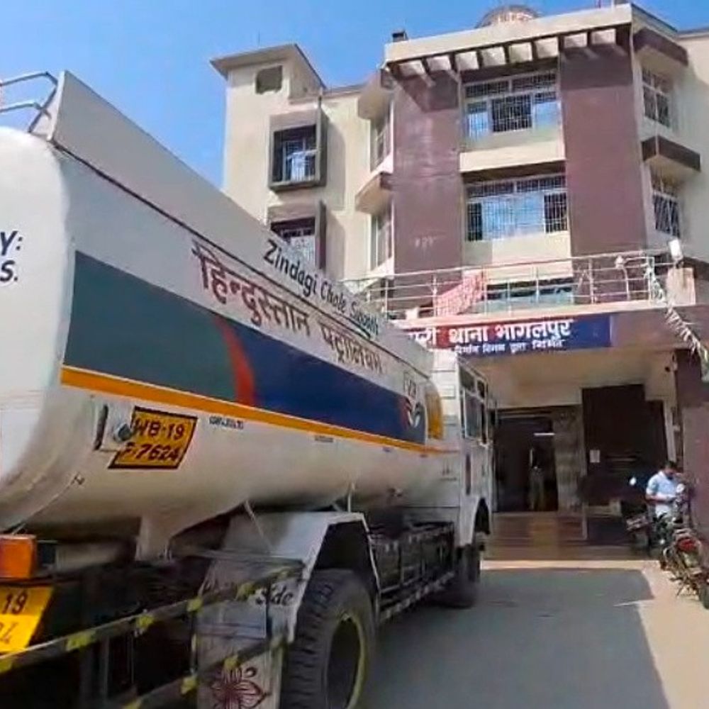 भागलपुर में पेट्रोल टैंकर से 3773 लीटर शराब बरामद:कोडरमा घाटी से लाई जा रही थी खेप, समस्तीपुर में 416 कार्टन की डिलीवरी देनी थी