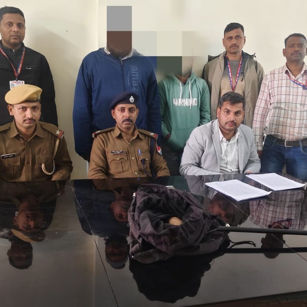 गयाजी में रेड सैंड बोआ सांप की तस्करी:दुर्लभ स्नेक के साथ तस्कर अरेस्ट; RPF कर्मियों को देखते ही भाग रहे थे बदमाश