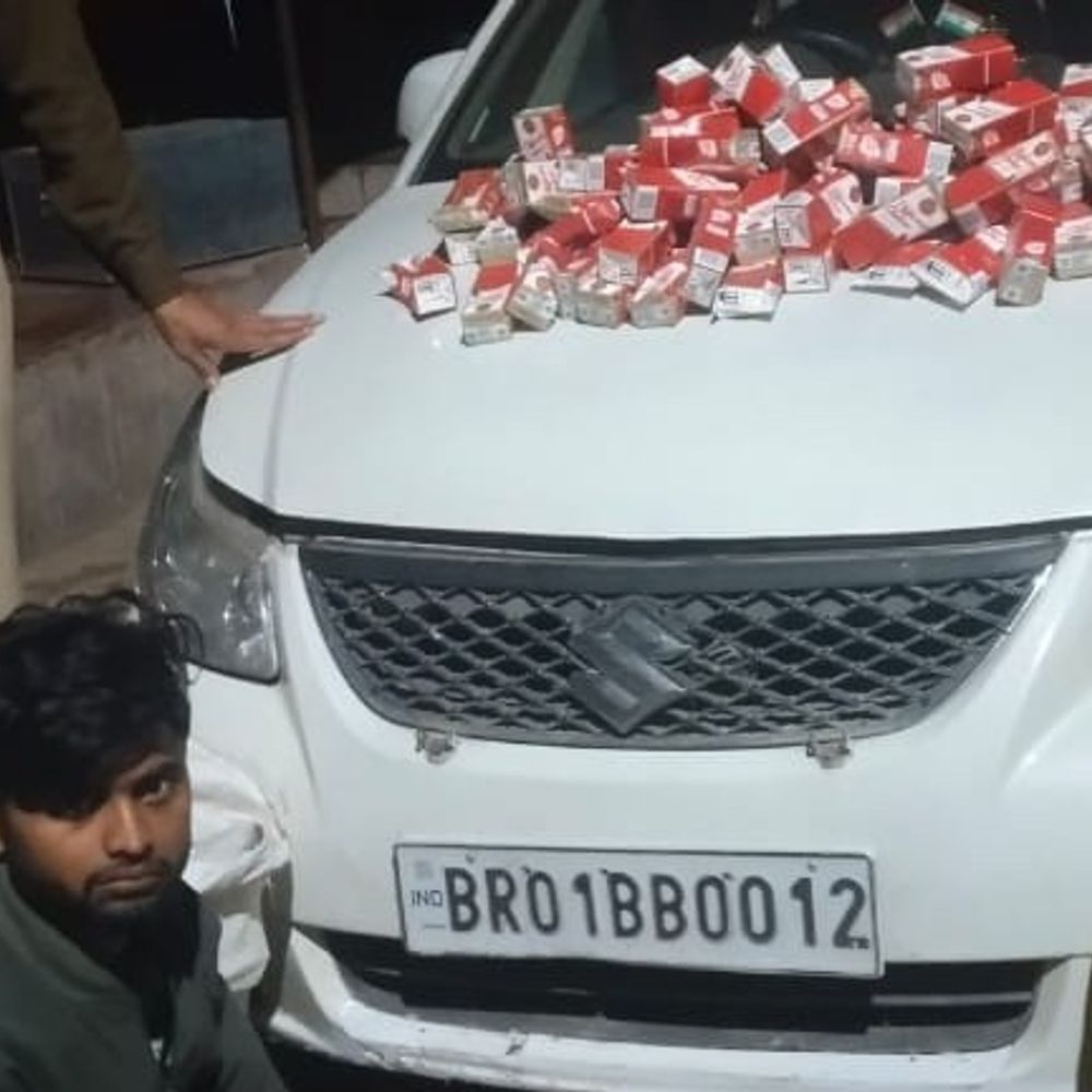 गयाजी में 200 लीटर विदेश शराब जब्त:दो कार जब्त, एक तस्कर अरेस्ट; गाड़ी मालिक की पहचान कर रही पुलिस