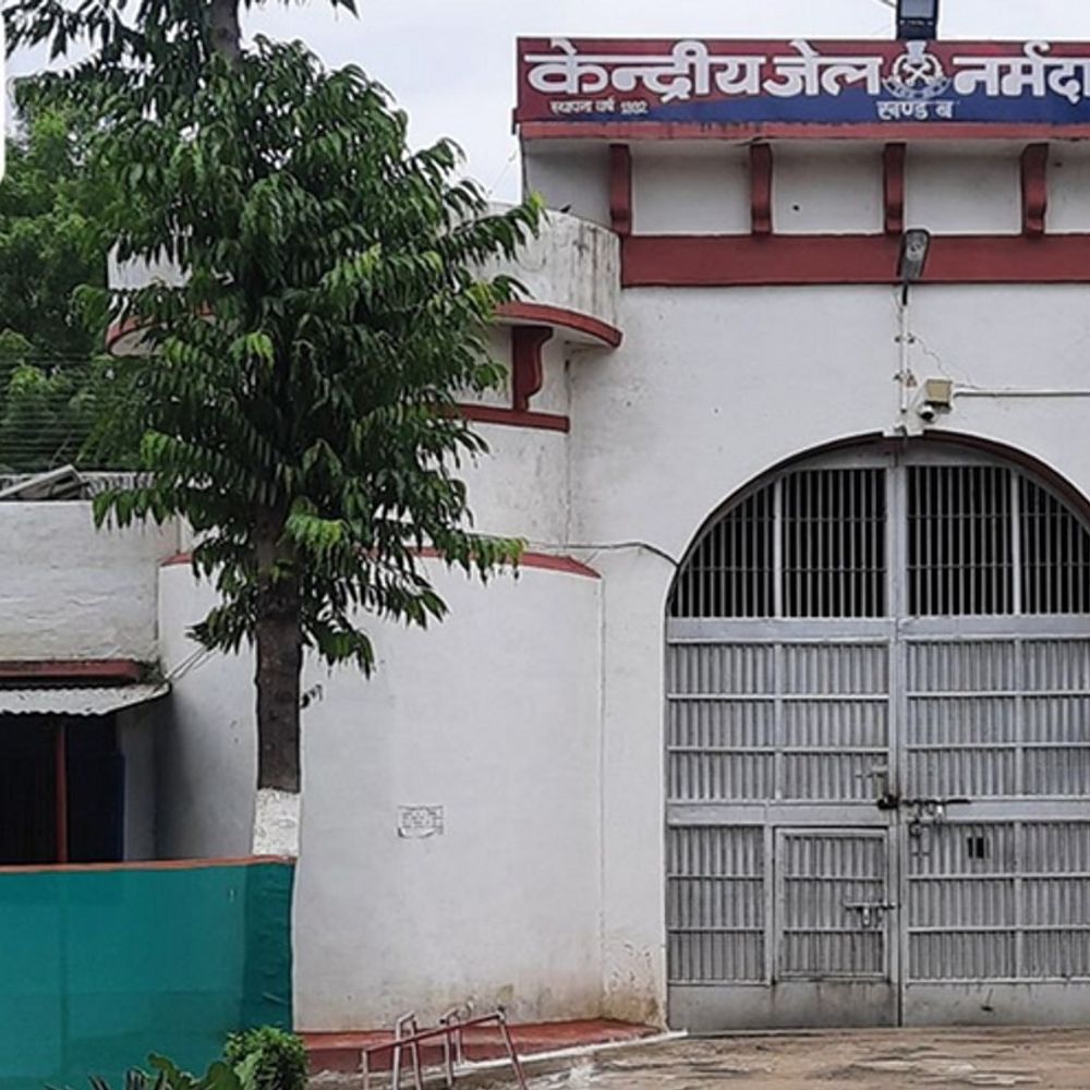 महिला बंदी ने जेल वाहन में दिया बच्चे को जन्म:नर्मदापुरम अस्पताल में बच्चे की 10 घंटे बाद मौत, पति-पत्नी काट रहे उम्रकैद की सजा