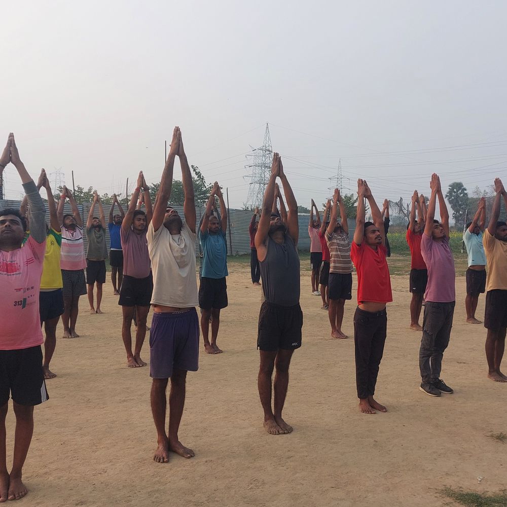 नालंदा में विश्व सूर्य नमस्कार दिवस मनाया:खिलाड़ियों-युवाओं ने भाग लिया, कहा- स्वस्थ जीवन की ओर प्रेरित कर रहे हैं