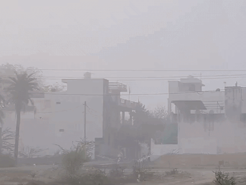 धुंध और धूप के बीच बदला चित्तौड़गढ़ का मौसम:मौसम विभाग का अनुमान – एक हफ्ते तक साफ और शुष्क रहेगा मौसम, सर्दी का होगा असर कम