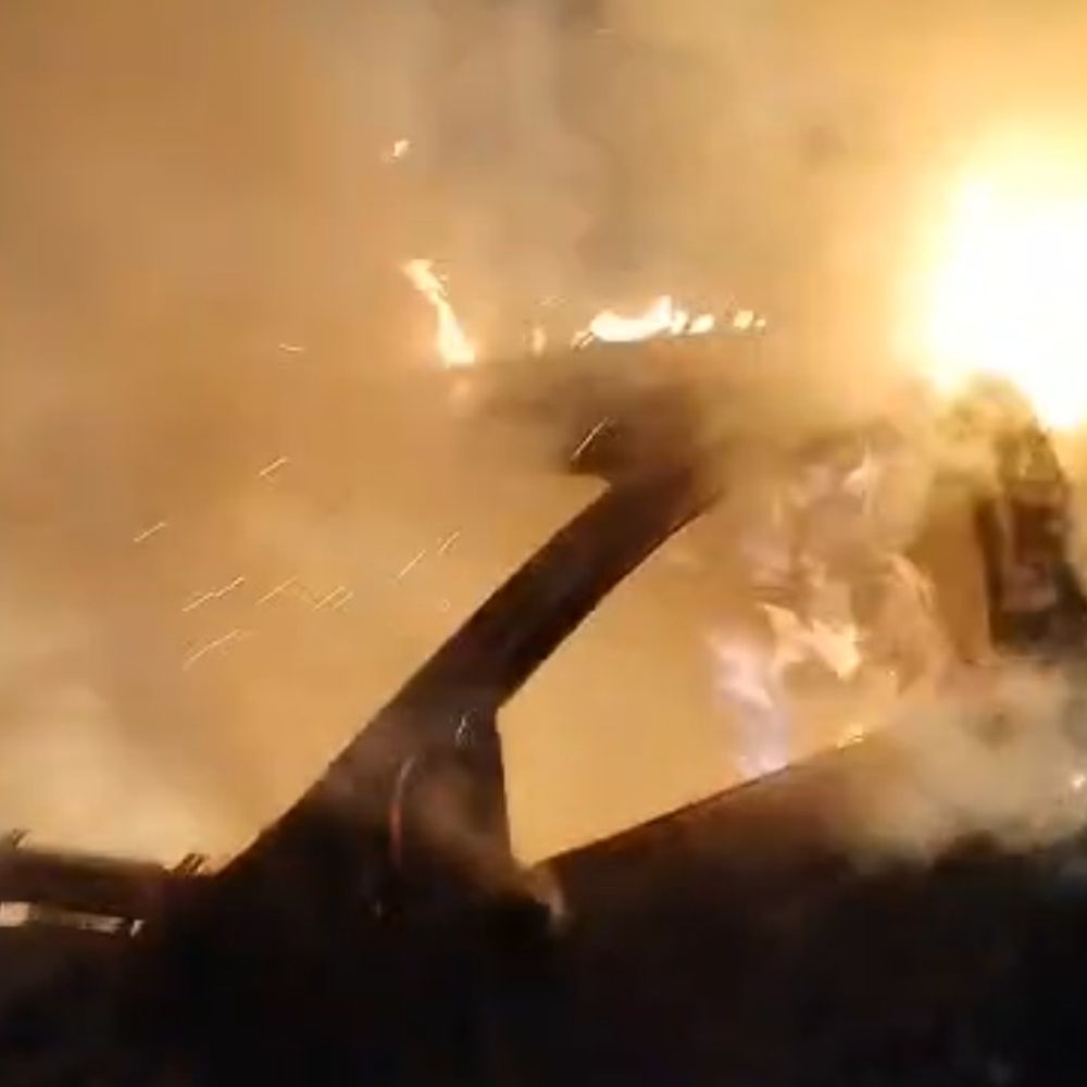 गाजियाबाद में चलती कार में लगी भीषण आग:ड्राइवर ने किसी तरह कूदकर बचाई जान, दमकल की गाड़ी ने 10 मिनट में काबू पाया