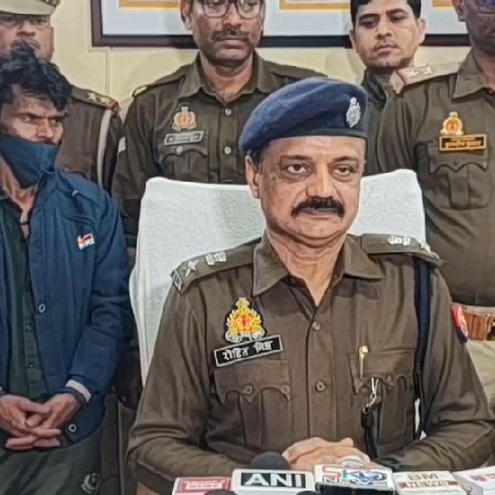 14 साल से फरार 50 हजार का इनामिया हत्यारोपी गिरफ्तार:रायबरेली में रेलवे के केबिनमैन की हत्या के बाद बदला नाम, अहमदाबाद से लखनऊ जीआरपी ने दबोचा