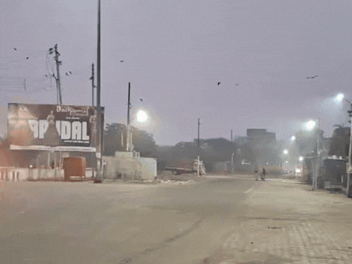 आगरा में शीतलहर से बढ़ी सर्दी, तापमान 9 डिग्री:ओस की बूंदों से बढ़ी ठिठुरन, 8 फरवरी तक शीतलहर का अलर्ट