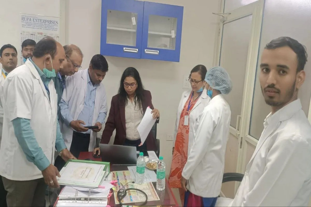 जिला अस्पताल … एनक्यूएएस टीम का निरीक्षण…स्टॉक में कम मिली जीवन रक्षक दवाएं