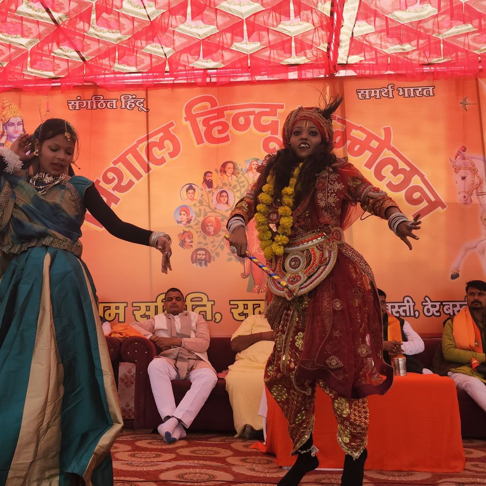 संभल में RSS सम्मेलन, महामंडलेश्वर ने बताया हिंदू का अर्थ:मनुस्मृति में कर्म से वर्ण, रविदास-वाल्मीकि को ब्राह्मणों ने बनाया भगवान