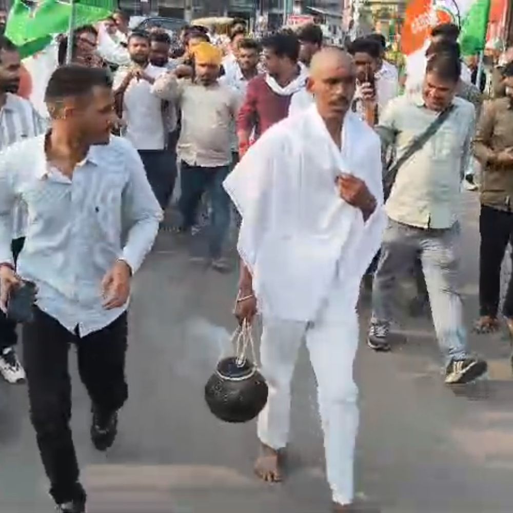 कैलाश विजयवर्गीय की टिप्पणी पर विरोध प्रदर्शन:छतरपुर में युवक कांग्रेस ने निकाली अर्थी यात्रा, अस्पताल गेट पर पुलिस से झड़प