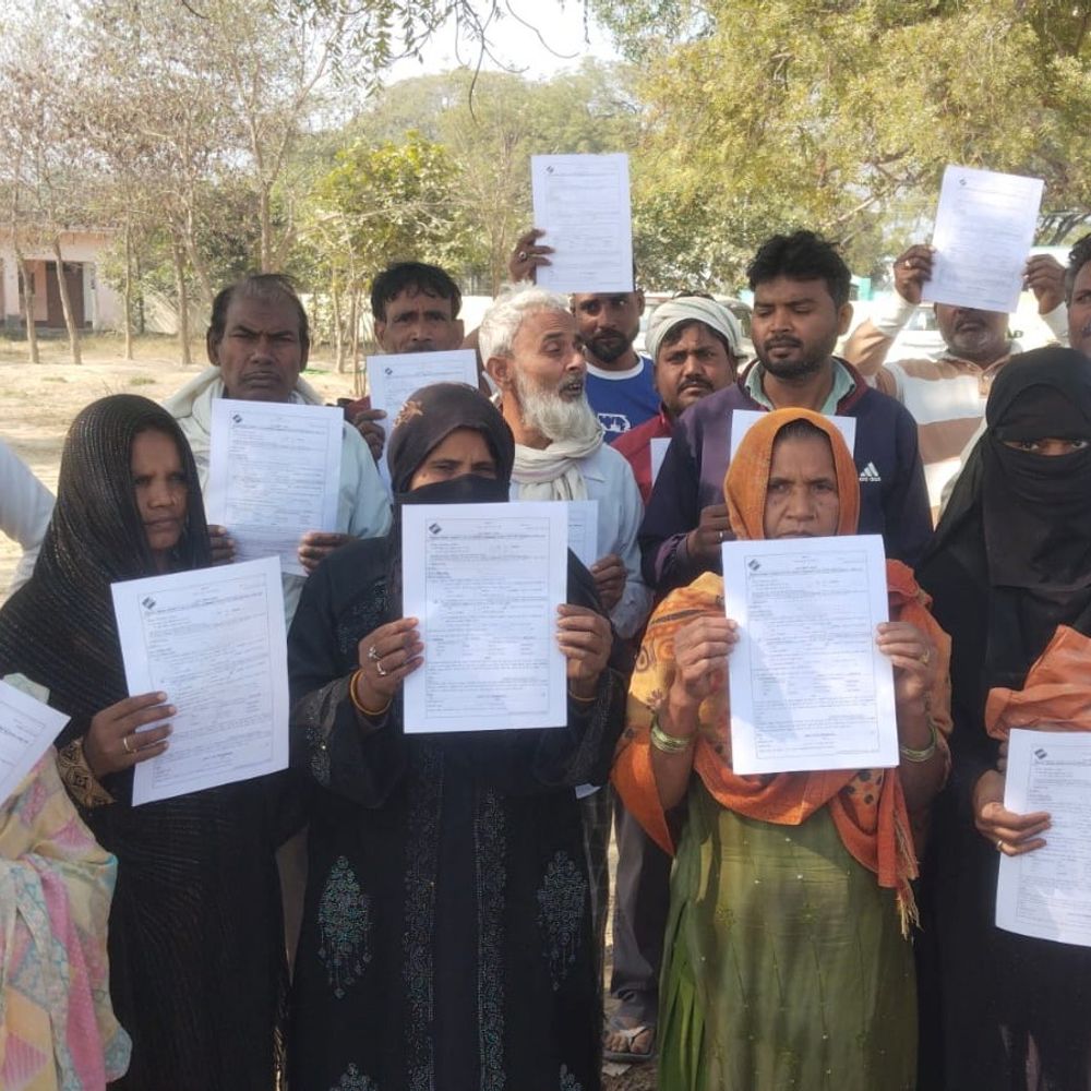 भदोही में वोटर लिस्ट से नाम काटने का आरोप:ग्रामीणों ने मुस्लिम समुदाय के नाम हटाने का आरोप लगाया