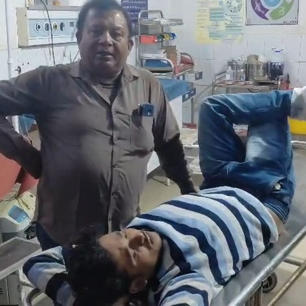 बकाया मांगने पर दुकानदार के बेटे पर कुल्हाड़ी से हमला:जमुई में 1500 रुपए का सामान उधार लिया, 6 महीने से नहीं किया था भुगतान