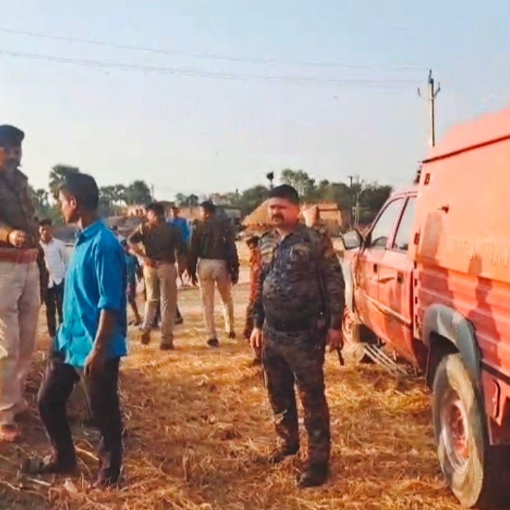 नेवारी के पुंज में लगी आग, 70 हजार का नुकसान:पुलिस-अग्निशमन ने पाया काबू, किसानों ने मांगी सरकारी सहायता