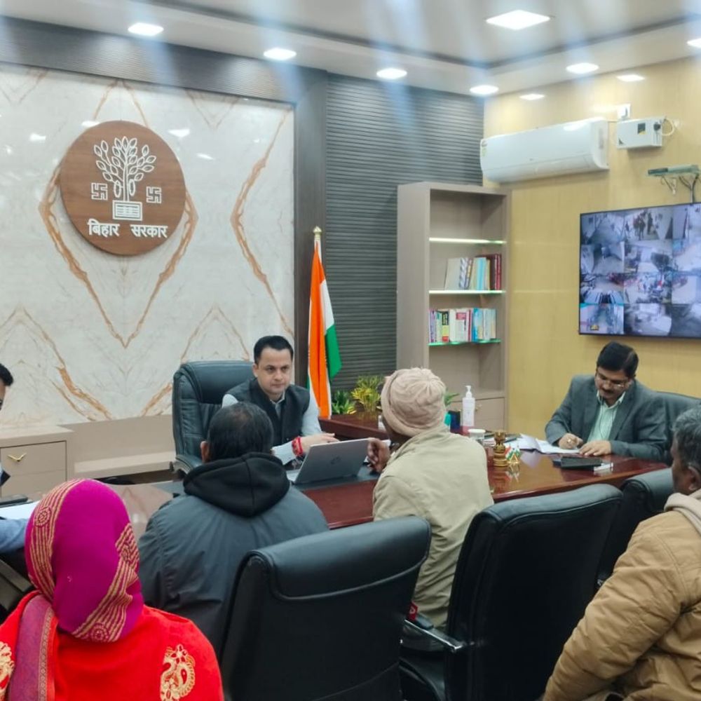 मधुबनी में डीएम का जनता दरबार:‘सबका सम्मान-जीवन आसान’ में सुनी गईं शिकायतें, जमीन अतिक्रमण-साइबर केस प्रमुख मुद्दे