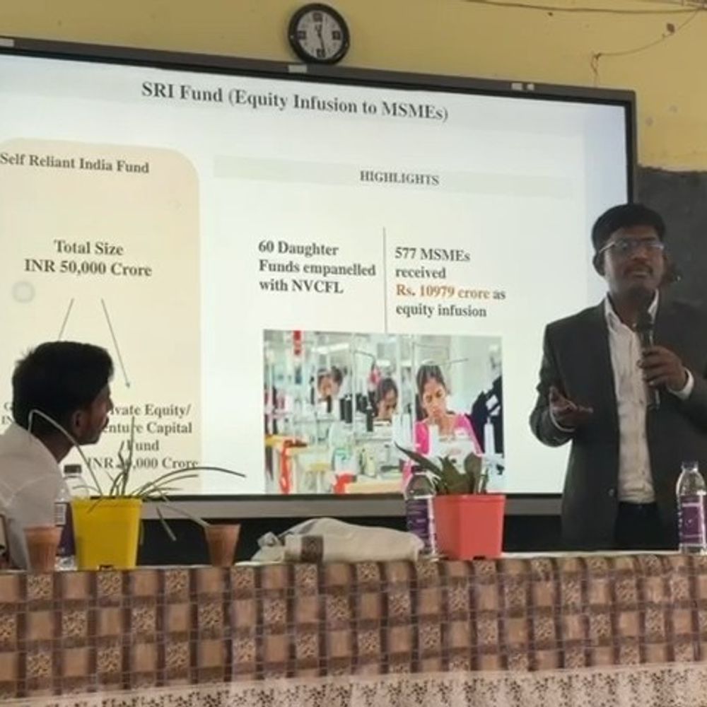 पूर्णिया में स्वरोजगार के अवसर बढ़ाने के लिए जागरूकता कार्यक्रम:युवाओं को उद्यमिता विकास और सरकारी योजनाओं की दी गई जानकारी