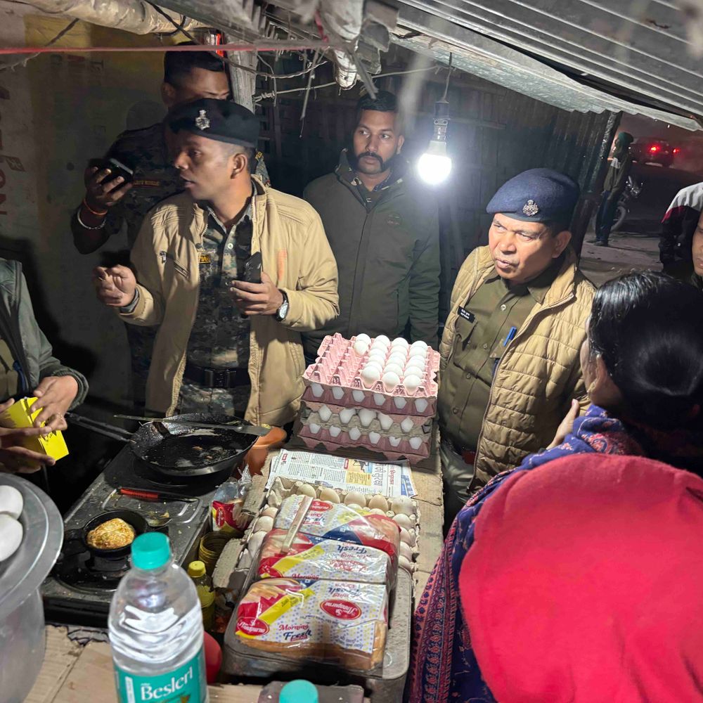 मोतिहारी बस स्टैंड पर छापेमारी, आधा किलो गांजा बरामद:2 घंटे तक पुलिस की कार्रवाई, कई दुकानों से ‘गोगो’ बरामद, तस्करों की तलाश जारी