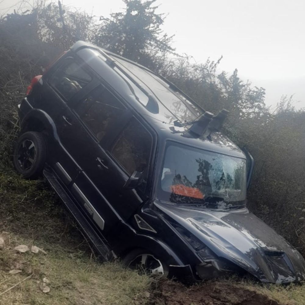 आगरा-मुंबई हाईवे पर पूर्व विधायक की कार अनियंत्रित होकर पलटी:भोपाल जा रहे थे सभी, हादसे के दौरान स्कॉर्पियो हवा में उछलकर खेत में गिरी