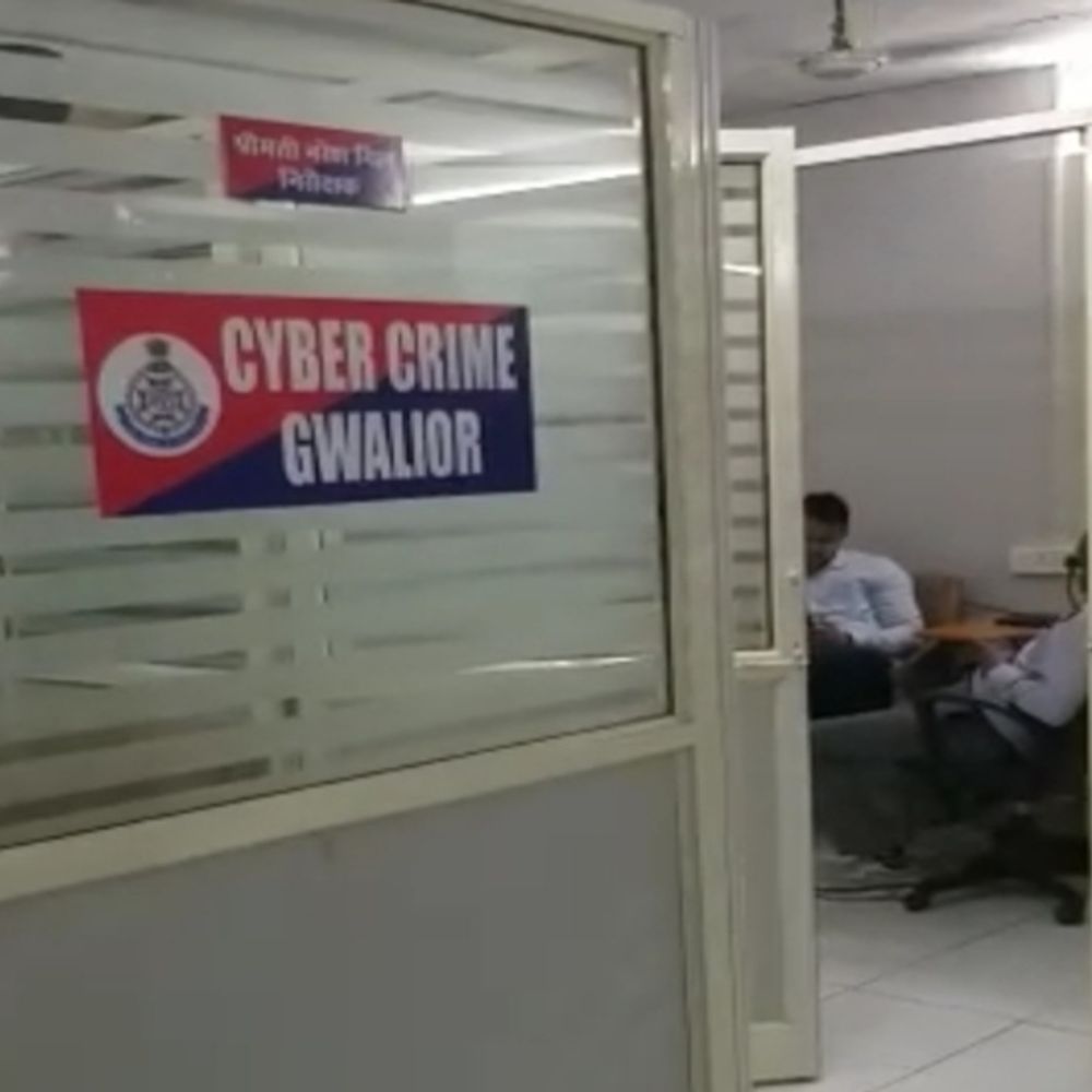 ग्वालियर में बीएसएफ जवान से ₹8 लाख की ऑनलाइन ठगी:SBI का अधिकारी बनकर ठग बोला-सिबिल खराब है, ₹11 लाख लोन वापस करना होगा