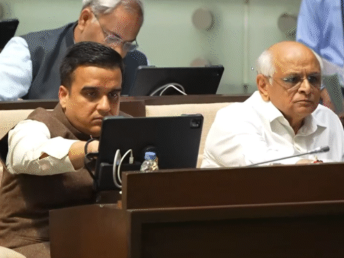 गुजरात में शादी के लिए माता-पिता की मंजूरी जरूरी:आवेदन करते ही पैरेंट्स को व्हाट्सएप पर जानकारी मिलेगी, 40 दिन बाद मिलेगा प्रमाण-पत्र