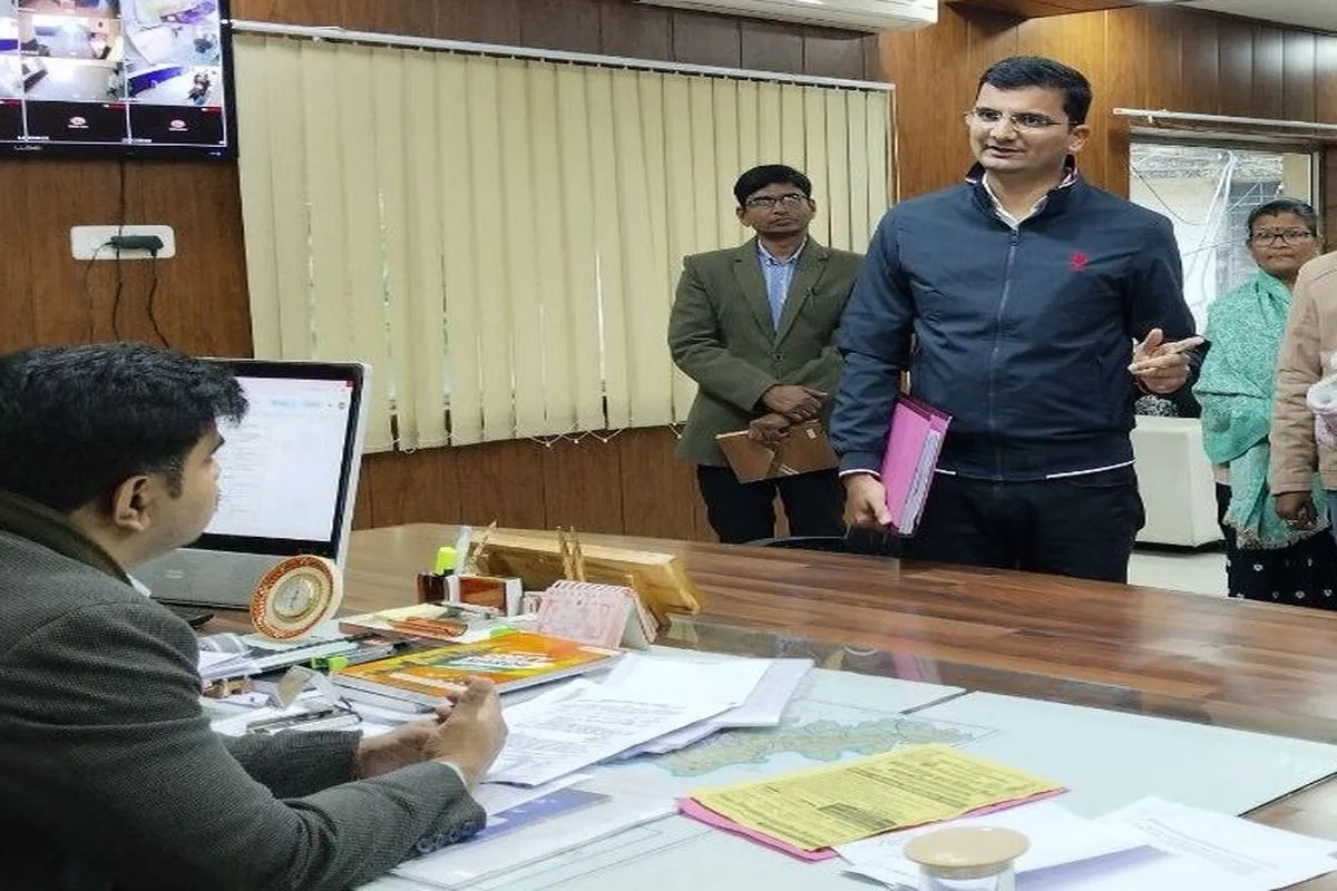 नन्हीं मुस्कान को मिली नई जिन्दगी 3 माह के शिशु का दत्तक-ग्रहण