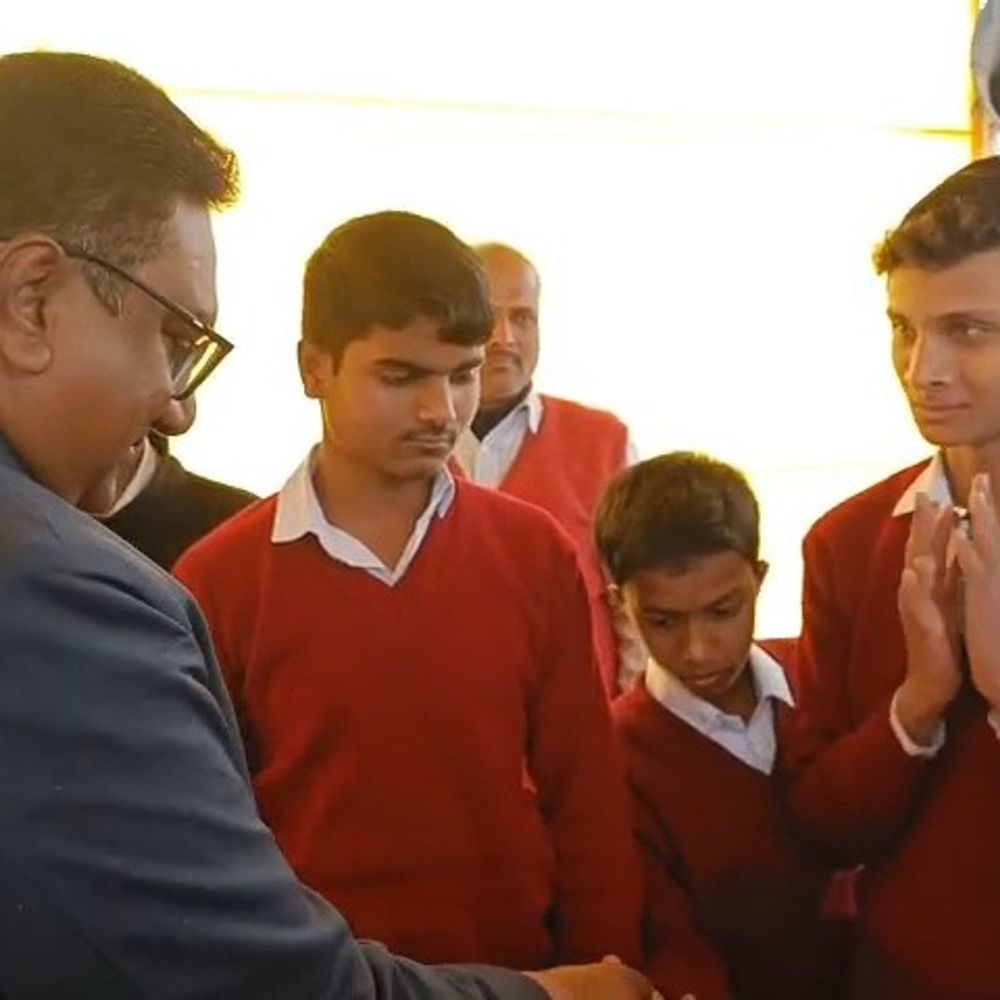 मुंगेर में दिव्यांग खेल प्रतियोगिता का उद्घाटन:एडीएम ने खिलाड़ियों संग बैट-बॉल खेलकर बढ़ाया हौसला, मेडल लाओ-नौकरी पाओ