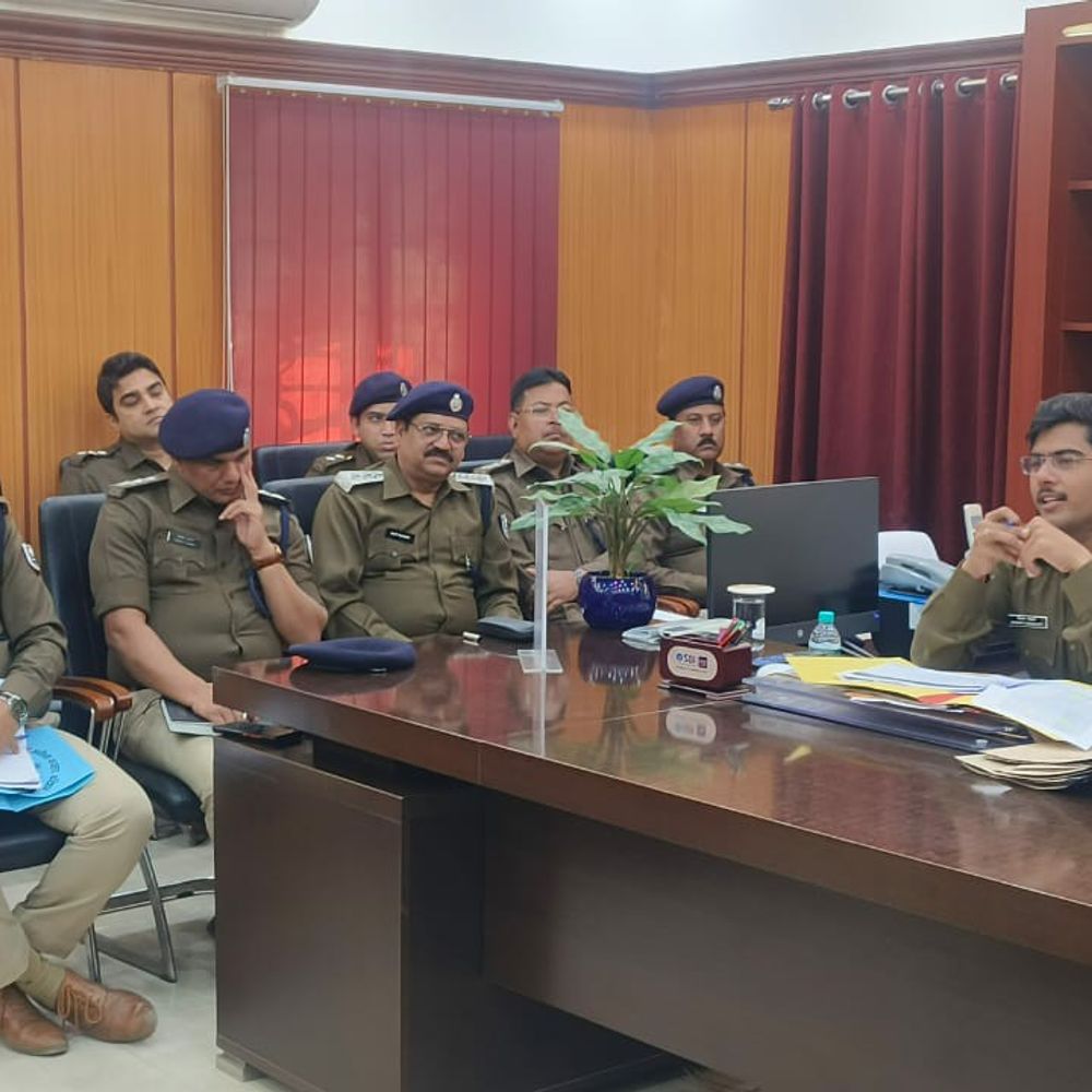 कटिहार एसपी ने की मासिक अपराध गोष्ठी:क्राइम कंट्रोल और कानून-व्यवस्था पर दिया जोर, नियमित गश्ती और सघन वाहन जांच करने को कहा