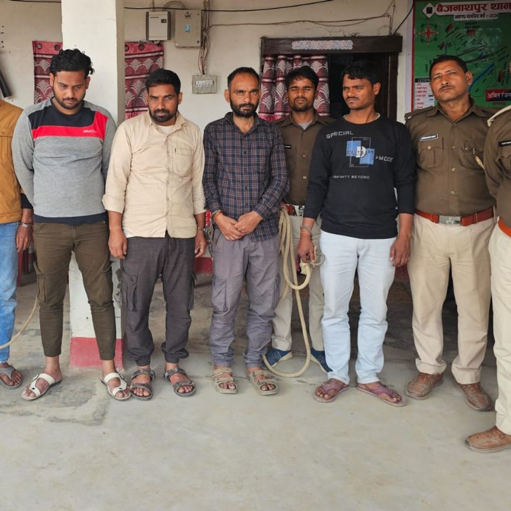 सहरसा में नशे के खिलाफ बड़ी कार्रवाई:दो थाना क्षेत्रों से 6 तस्कर गिरफ्तार, 306 ग्राम स्मैक व हजारों गोलियां जब्त, कार-बाइक और नगदी भी बरामद